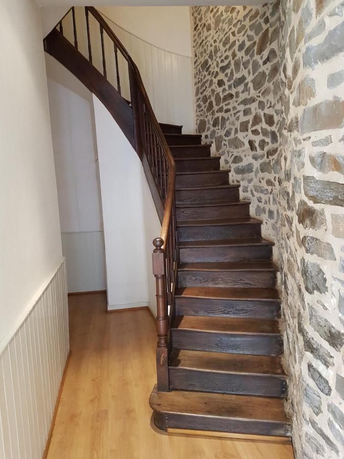 Bel Appartement, Bien Equipe Et Confortable Dans Le Centre Historique Fougères Buitenkant foto