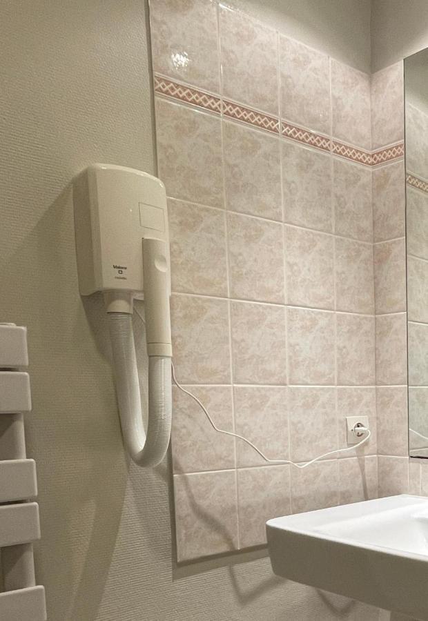 Bel Appartement, Bien Equipe Et Confortable Dans Le Centre Historique Fougères Buitenkant foto